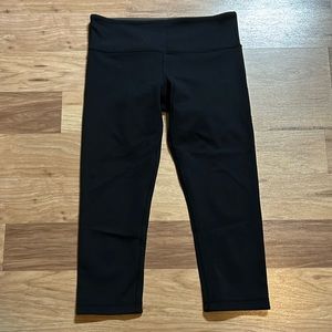 Lululemon capris **Flawed**